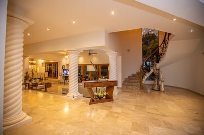 Luxury Villa Photo #29