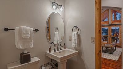 Shared powder bath on main level