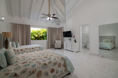 Luxury Villa Photo #17