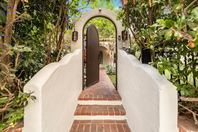 Luxury Villa Photo #17