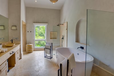 Luxury Villa Photo #23