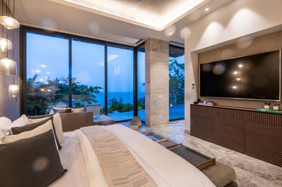 Luxury Villa Photo #25