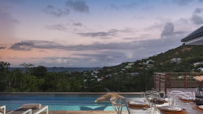 By Night: Modern and chic outdoor lightings.
 