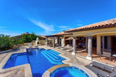 Luxury Villa Photo #6