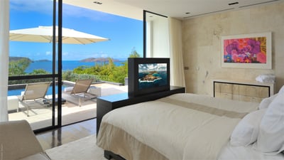 Bedroom 4: On the lower level. Queen size bed, air conditioning, HD-TV, Dish Network, safe