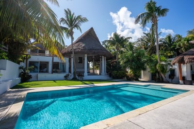 Luxury Villa Photo #18