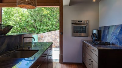 Kitchen & Dining Area