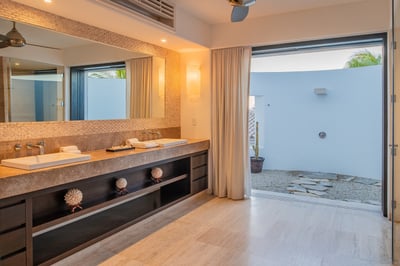 Luxury Villa Photo #45