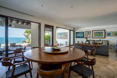 Luxury Villa Photo #18