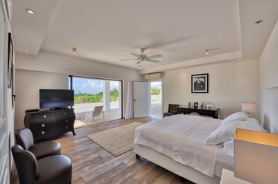 Luxury Villa Photo #14