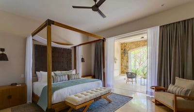 Luxury Villa Photo #17
