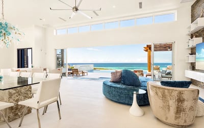 Luxury Villa Photo #14