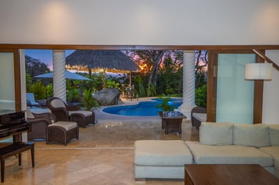 Luxury Villa Photo #11