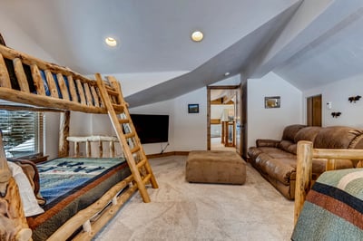 Upper level bunk room sleeps 4-6