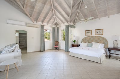 Luxury Villa Photo #21