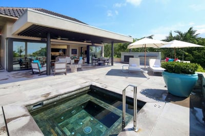 Luxury Villa Photo #4