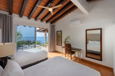 Luxury Villa Photo #36