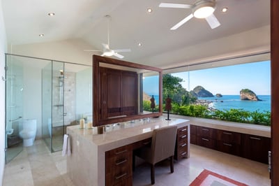Luxury Villa Photo #26