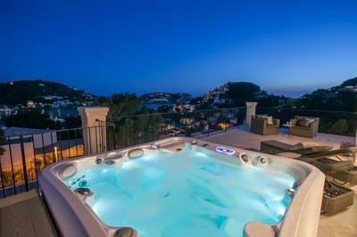 Luxury Villa Photo #26
