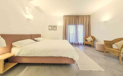 Luxury Villa Photo #17