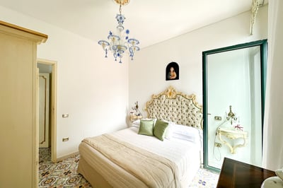 Luxury Villa Photo #37