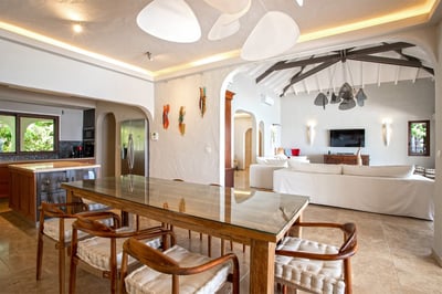Luxury Villa Photo #23