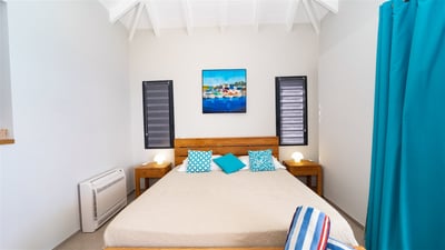 Bedroom 2: Upper level. King size bed, air conditioning, ceiling fan, HD-TV, iPod connection, p
