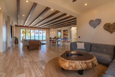 Luxury Villa Photo #40