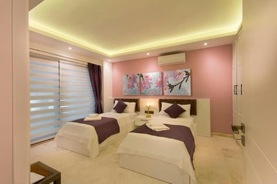 Luxury Villa Photo #18