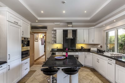 Luxury Villa Photo #12