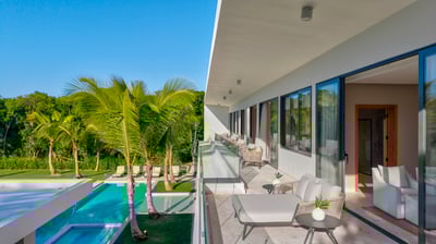 Luxury Villa Photo #3