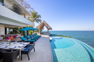Luxury Villa Photo #4