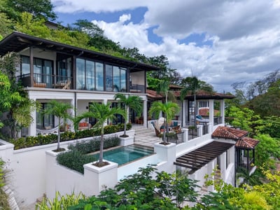Luxury Villa Photo #3