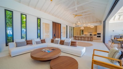Luxury Villa Photo #23