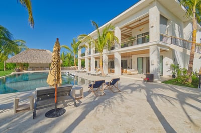 Luxury Villa Photo #4