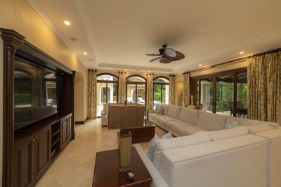 Luxury Villa Photo #23