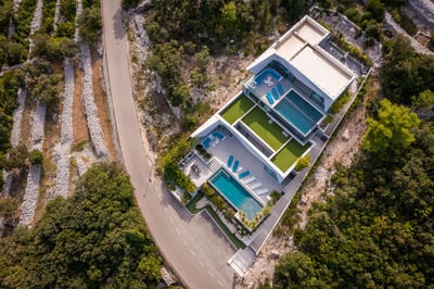 Luxury Villa Photo #3