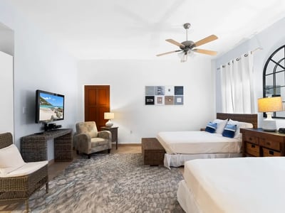 Luxury Villa Photo #18