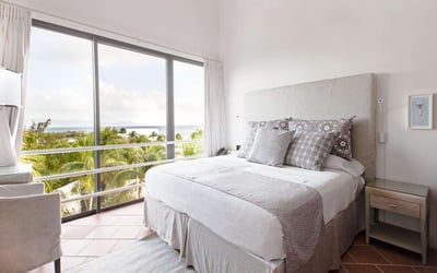 Luxury Villa Photo #17