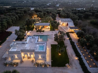 Luxury Villa Photo #18