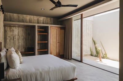 Luxury Villa Photo #37