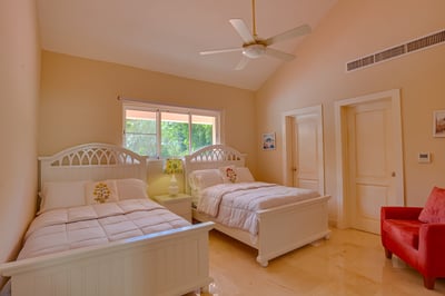 Luxury Villa Photo #26