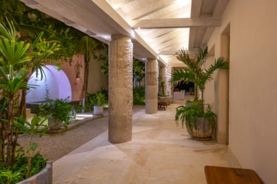 Luxury Villa Photo #23