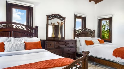 Luxury Villa Photo #20