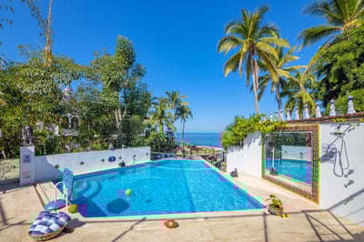 Luxury Villa Photo #6