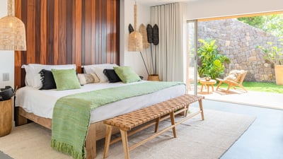 Bedroom 4: King size bed, air conditioning, HD-TV, Apple TV, dressing room, programmable safe. Adjoi