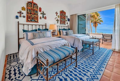 Luxury Villa Photo #32