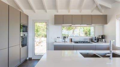 Kitchen & Dining Area