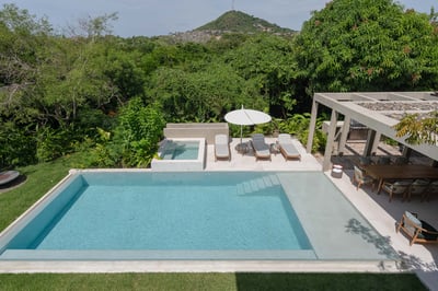 Luxury Villa Photo #4