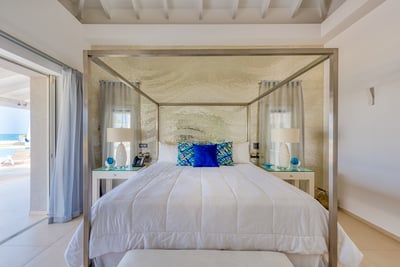 Luxury Villa Photo #30